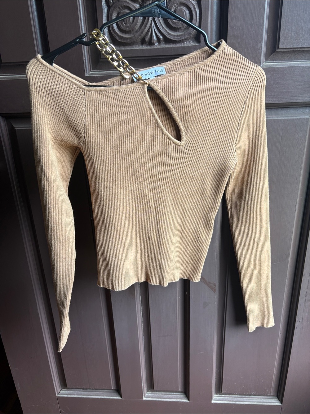 Slim Ribbed Keyhole Sweater in Camel